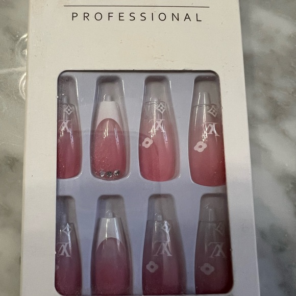 BNIB Designer LV Press on nails, complete set, with rhinestones! - Picture 4 of 4